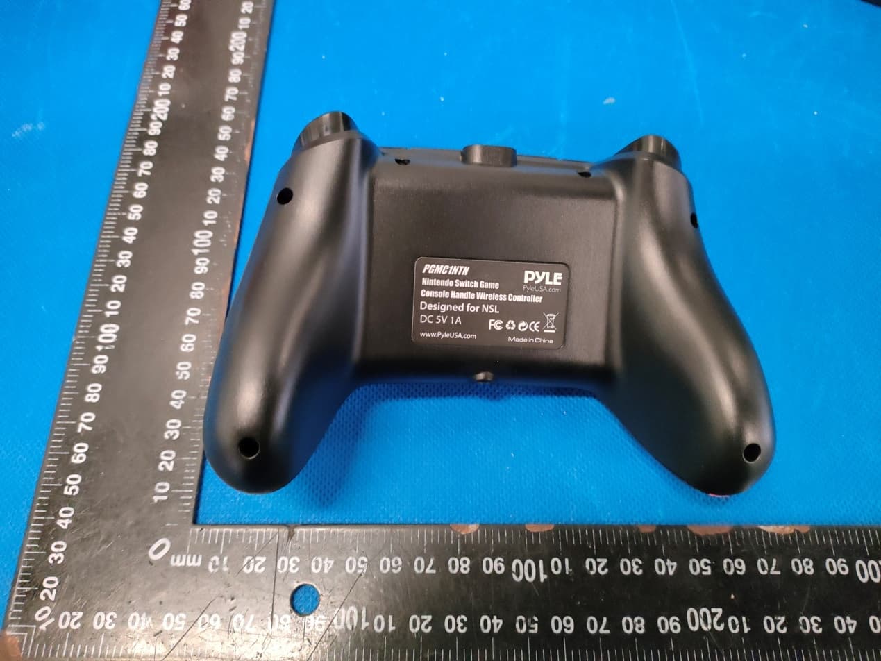 Game console handle Wireless Controller - FCC ID 2A5UW-PGMC1NTN - Sound Around Inc. (4)