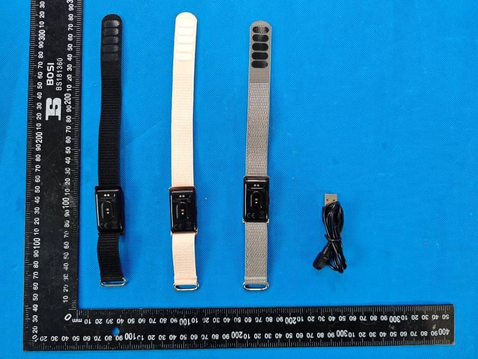 Smart Bracelet - FCC ID 2A5V7-S18 - Shenzhen Jingbaichuang Technology Co.,Ltd.