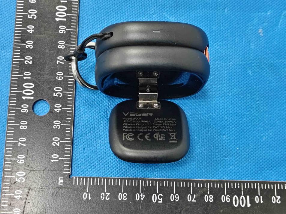 3 in 1 wireless charger - FCC ID 2A646-T009 - Shenzhen ChuangliJiacheng Technology Co., Ltd.