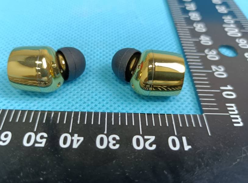 True wireless earbuds - FCC ID 2A64D-HEART001 - OVC Intelligence Technology Co., Ltd. (4)