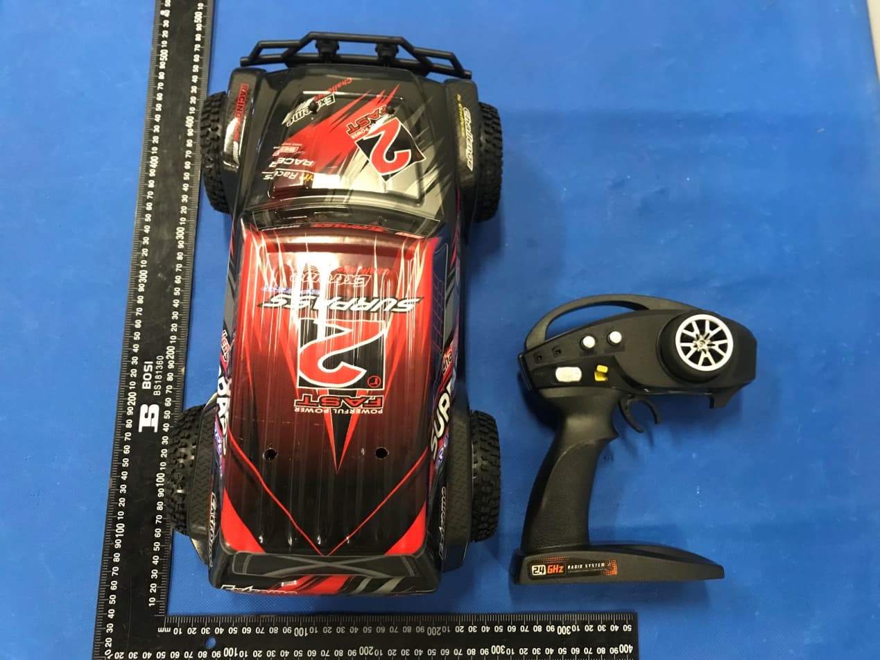 Remote control car - FCC ID 2A668-FY-2022 - Shantou Chenghai Feiyue Toys Factory (4)