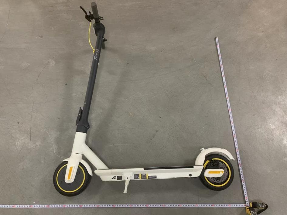 Two Wheels Folding Electric Scooter - FCC ID 2A66A-L1-PRO - ShenZhen Tomoloo Technology Industrial Co., Ltd. (4)