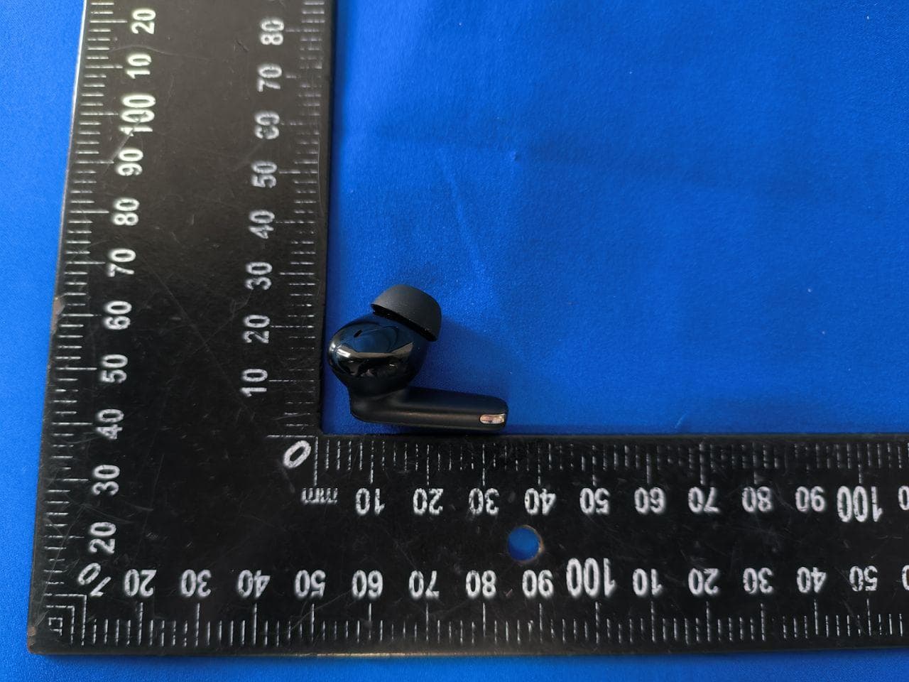 True Wireless Bluetooth Earbuds - FCC ID 2A66H-ACA-I22 - Shenzhen Haigechenxing Technology Co., LTD (5)