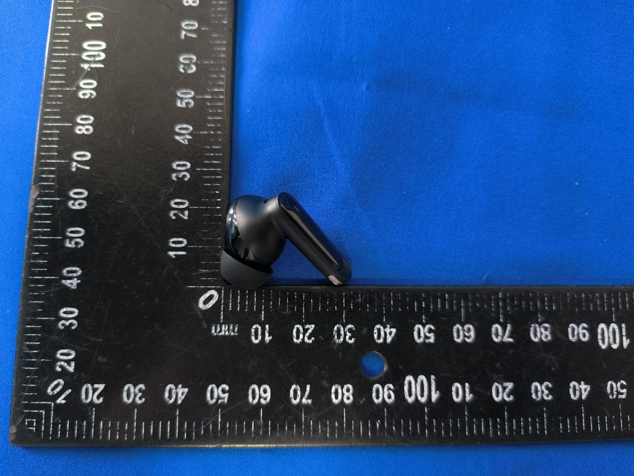 True Wireless Bluetooth Earbuds - FCC ID 2A66H-ACA-I22 - Shenzhen Haigechenxing Technology Co., LTD (4)