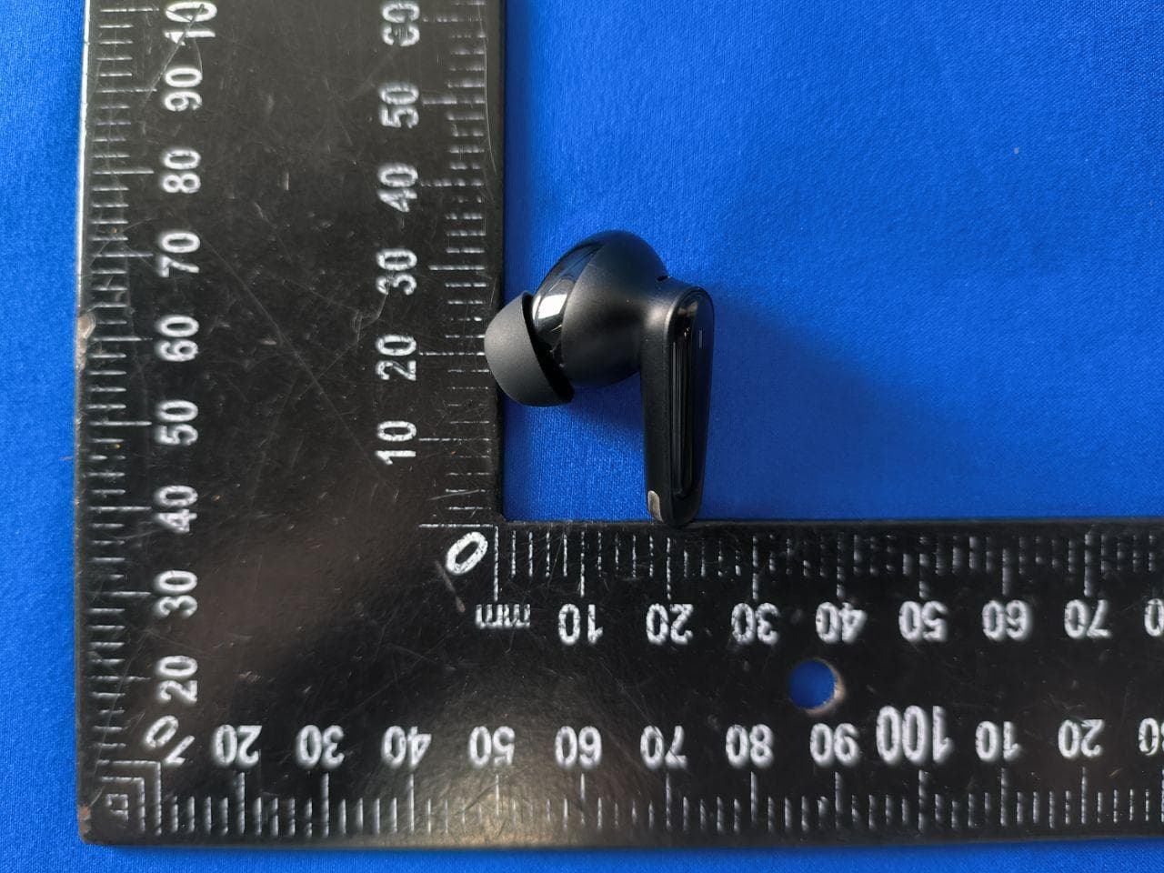 True Wireless Bluetooth Earbuds - FCC ID 2A66H-ACA-I22 - Shenzhen Haigechenxing Technology Co., LTD (3)