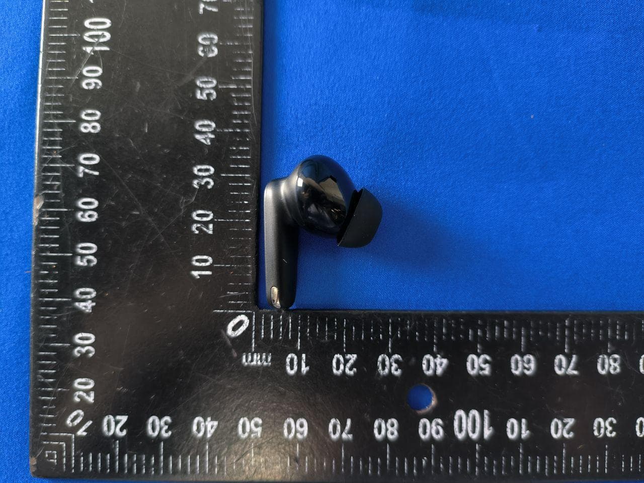 True Wireless Bluetooth Earbuds - FCC ID 2A66H-ACA-I22 - Shenzhen Haigechenxing Technology Co., LTD (2)