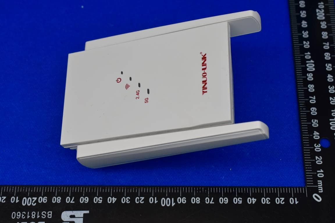 AX1800 Wi-Fi 6 High Power Range Extender with  WiFi - FCC ID 2A66J-Y5 - YINUOLINK CO.,LTD (2)