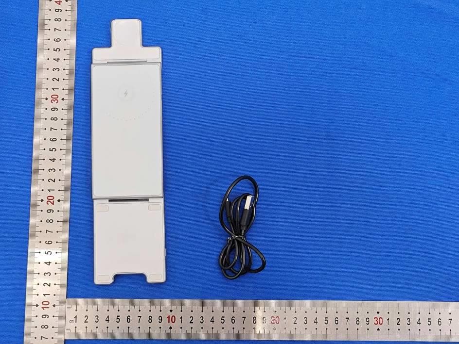 3 in 1 Magnetic Wireless Charger - FCC ID 2A684-S18 - Shenzhen Yuyi Intelligent Electronics Co., Ltd. (2)