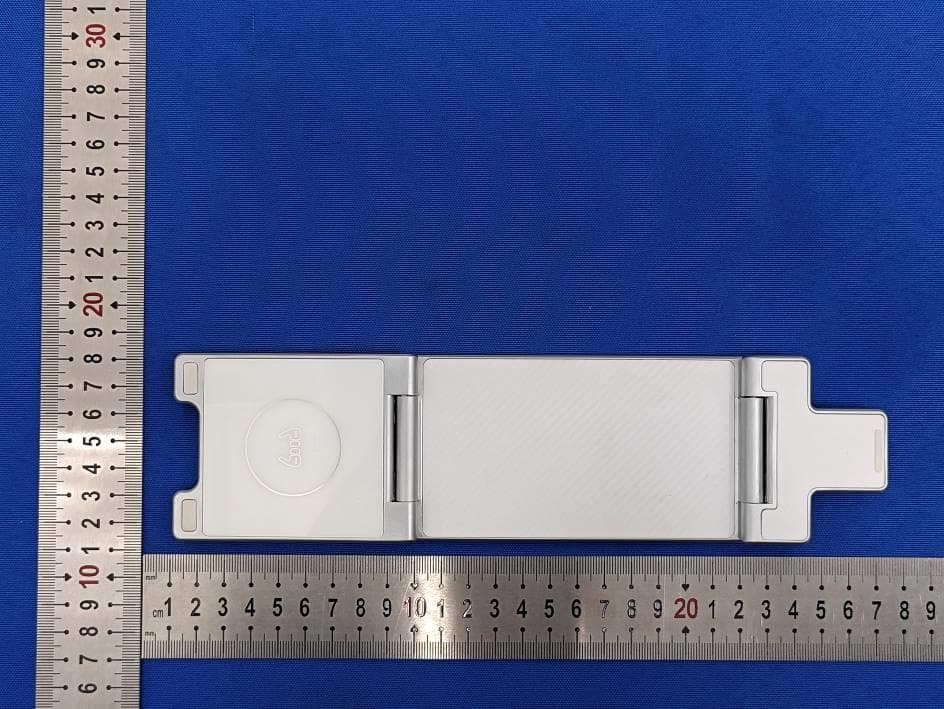 3 in 1 Magnetic Wireless Charger - FCC ID 2A684-S18 - Shenzhen Yuyi Intelligent Electronics Co., Ltd. (3)