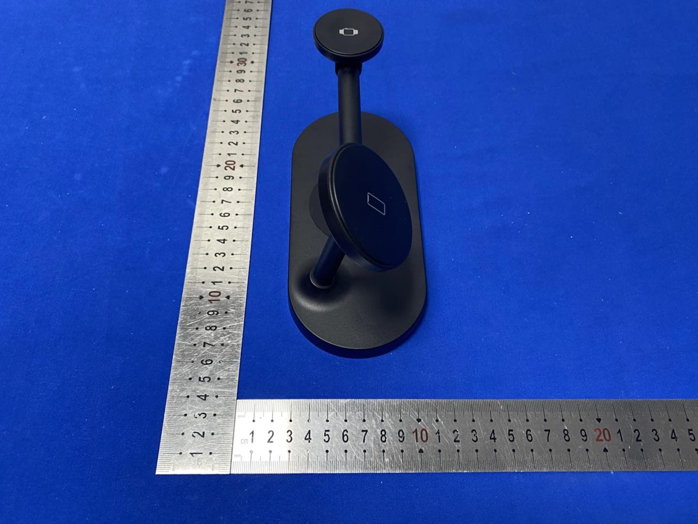 3 in 1 Magnetic Wireless Charger - FCC ID 2A69P-MC20 - Shenzhen Nine Five Link Technology Co.,Ltd (4)