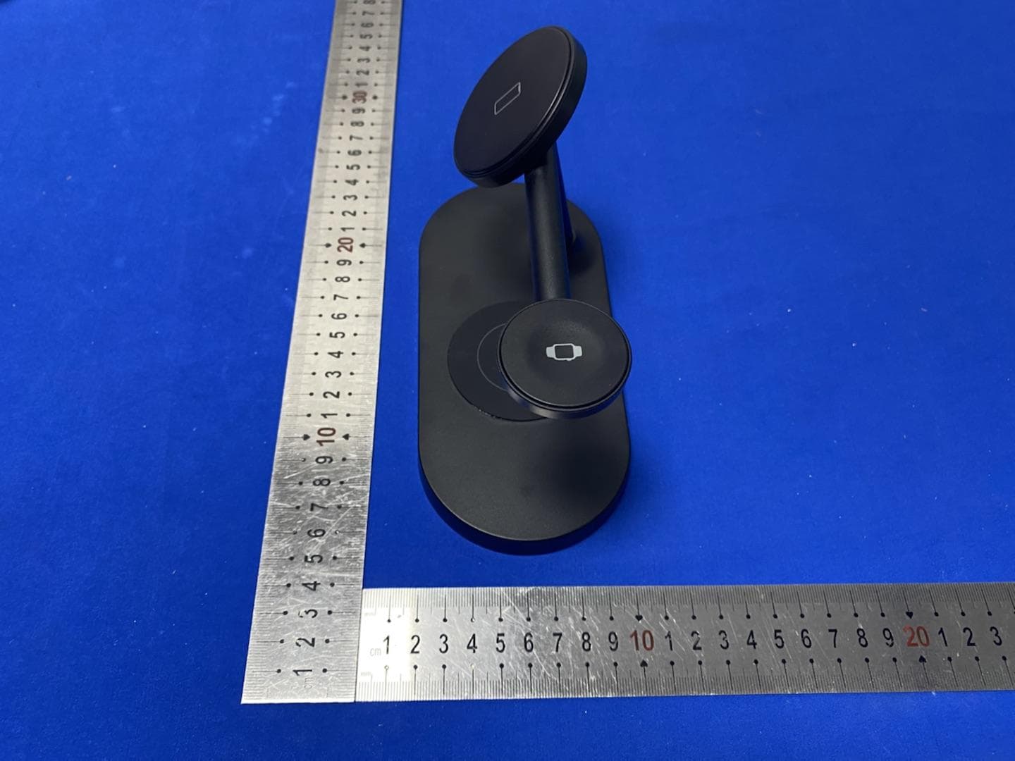3 in 1 Magnetic Wireless Charger - FCC ID 2A69P-MC20 - Shenzhen Nine Five Link Technology Co.,Ltd (5)