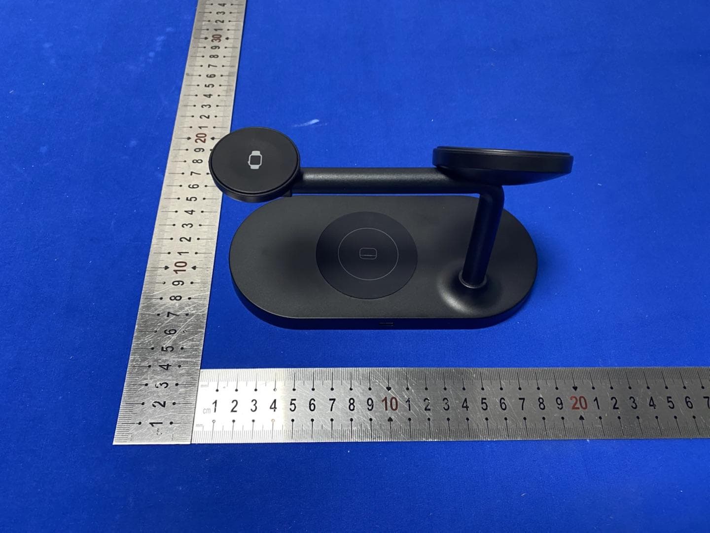 3 in 1 Magnetic Wireless Charger - FCC ID 2A69P-MC20 - Shenzhen Nine Five Link Technology Co.,Ltd (3)