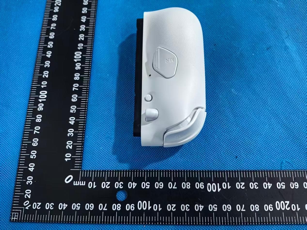 Left and right wireless gaming controllers - FCC ID 2A6EDAL-J30 - Shenzhen Jindinglong Technology Co., Ltd. (3)