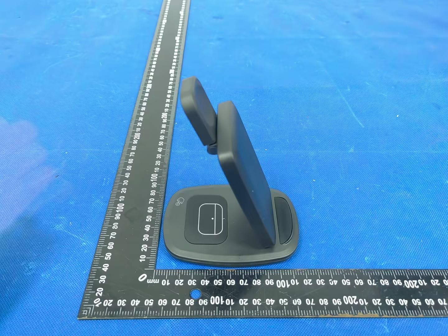 3 In 1 Wireless Charger - FCC ID 2A6FY-HS-V11 - Shenzhen Huasheng Jiahe Electronic Technology Co., Ltd