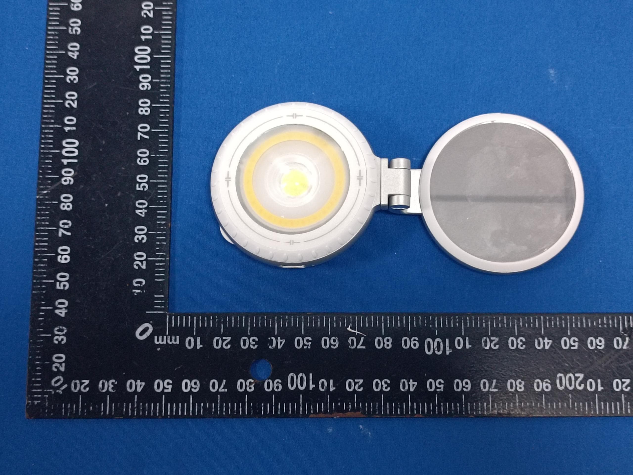 Aura Zoom Fill light - FCC ID 2A6I2-TPBGD21 - Shenzhen Telesin Digital Co,. Ltd. (3)