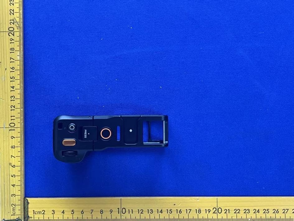 Remote Control Street Photography Kit (for Action6) - FCC ID 2A6I2-TSFMS39 - Shenzhen Telesin Digital Co,. Ltd. (2)