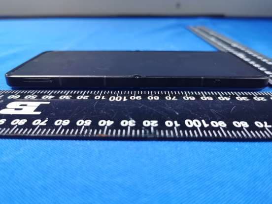 VERTU IRONFLIP 5G digital mobile phone - FCC ID 2A6IQ-VTL202302 - VERTU INTERNATIONAL CORPORATION LIMITED (4)