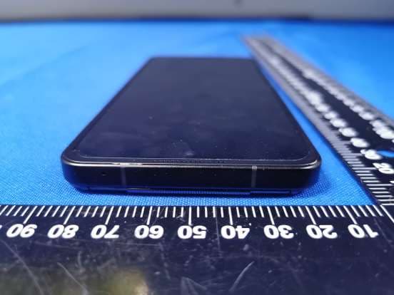 VERTU IRONFLIP 5G digital mobile phone - FCC ID 2A6IQ-VTL202302 - VERTU INTERNATIONAL CORPORATION LIMITED (5)