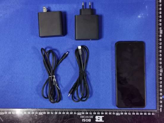 VERTU IRONFLIP 5G digital mobile phone - FCC ID 2A6IQ-VTL202302 - VERTU INTERNATIONAL CORPORATION LIMITED (2)