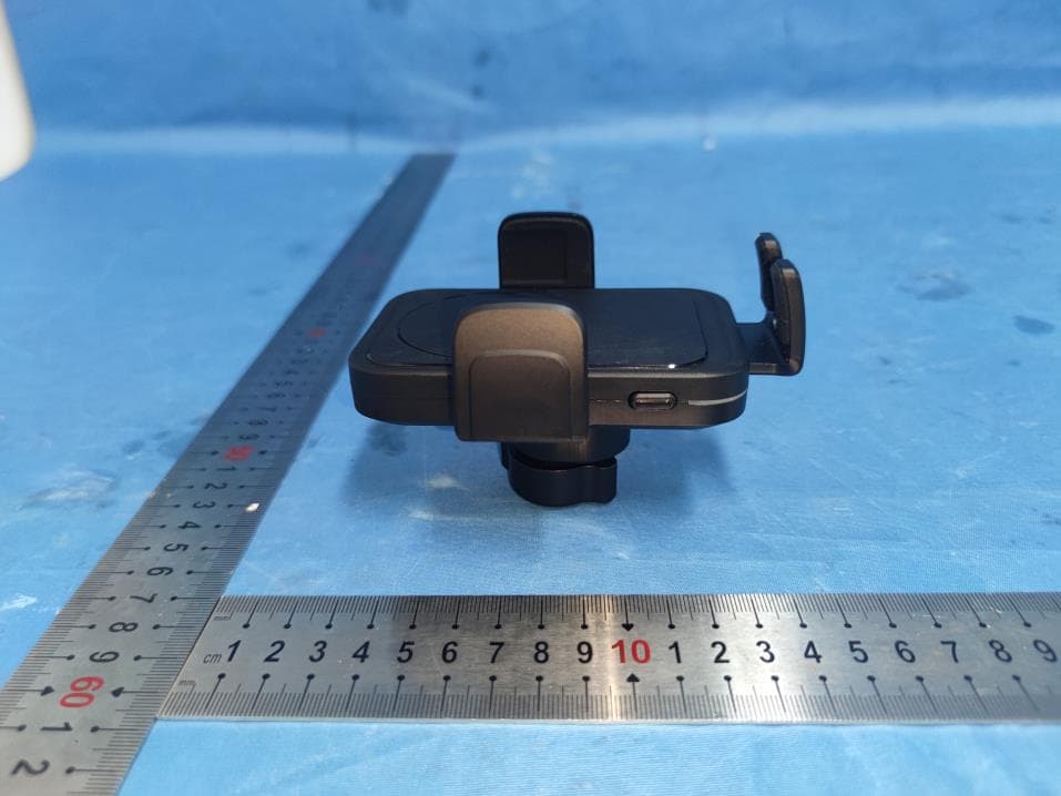 Fast car wireless charger - FCC ID 2A6IU-WX33 - Shenzhen Gaoyi Electronic Co.,Ltd (3)