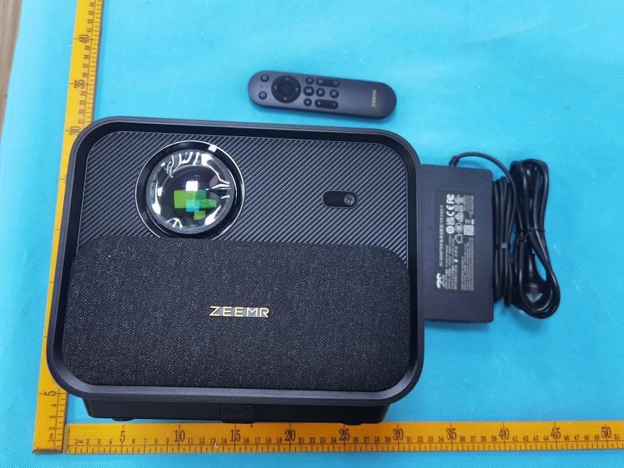 Projector - FCC ID 2A6K3-ZMLE3030 - Jiangsu Golden Vision Legend Technology Co., Ltd. (2)