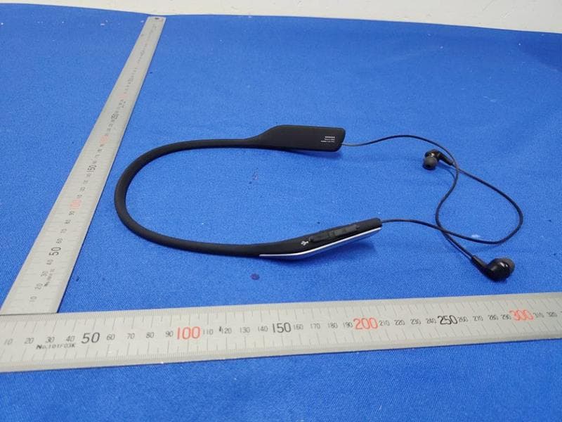 Bluetooth headset - FCC ID 2A6MI-BTH30 - OK BIOTECH CO., LTD. (4)