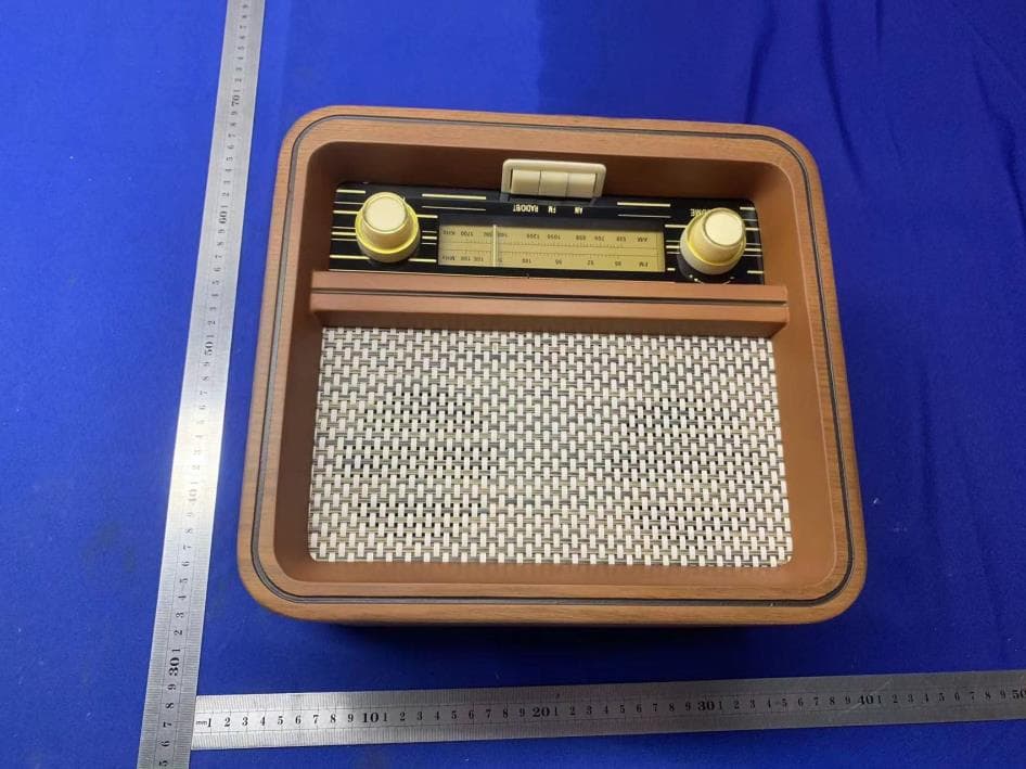 VINTAGE WOODEN AM/FM RADIO WITH BLUETOOTH & AUX IN - FCC ID 2A6OZ1FUSE - Master Tailgaters, LLC