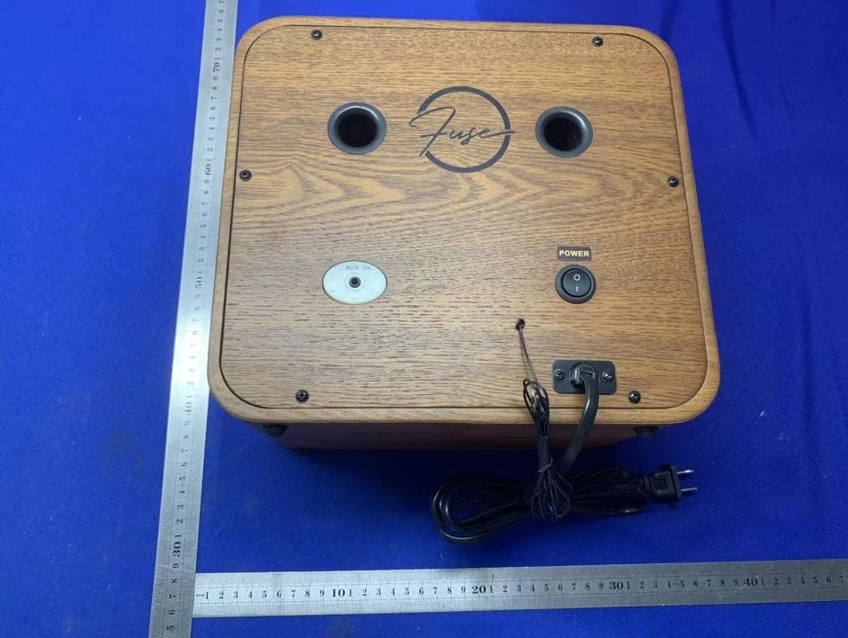 VINTAGE WOODEN AM/FM RADIO WITH BLUETOOTH & AUX IN - FCC ID 2A6OZ1FUSE - Master Tailgaters, LLC (2)