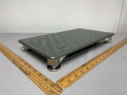 Wireless dual force platforms to analyse balance, strength and movement strategies in a range of exercises and jumps. - FCC ID 2A6SF-FD - VALD Pty Ltd (4)