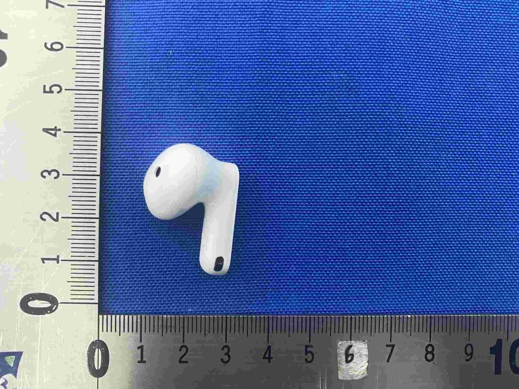 True Wireless Earbuds - FCC ID 2A6SW-ST01A - SMARTSOUND TECHNOLOGY CO.,LTD (4)