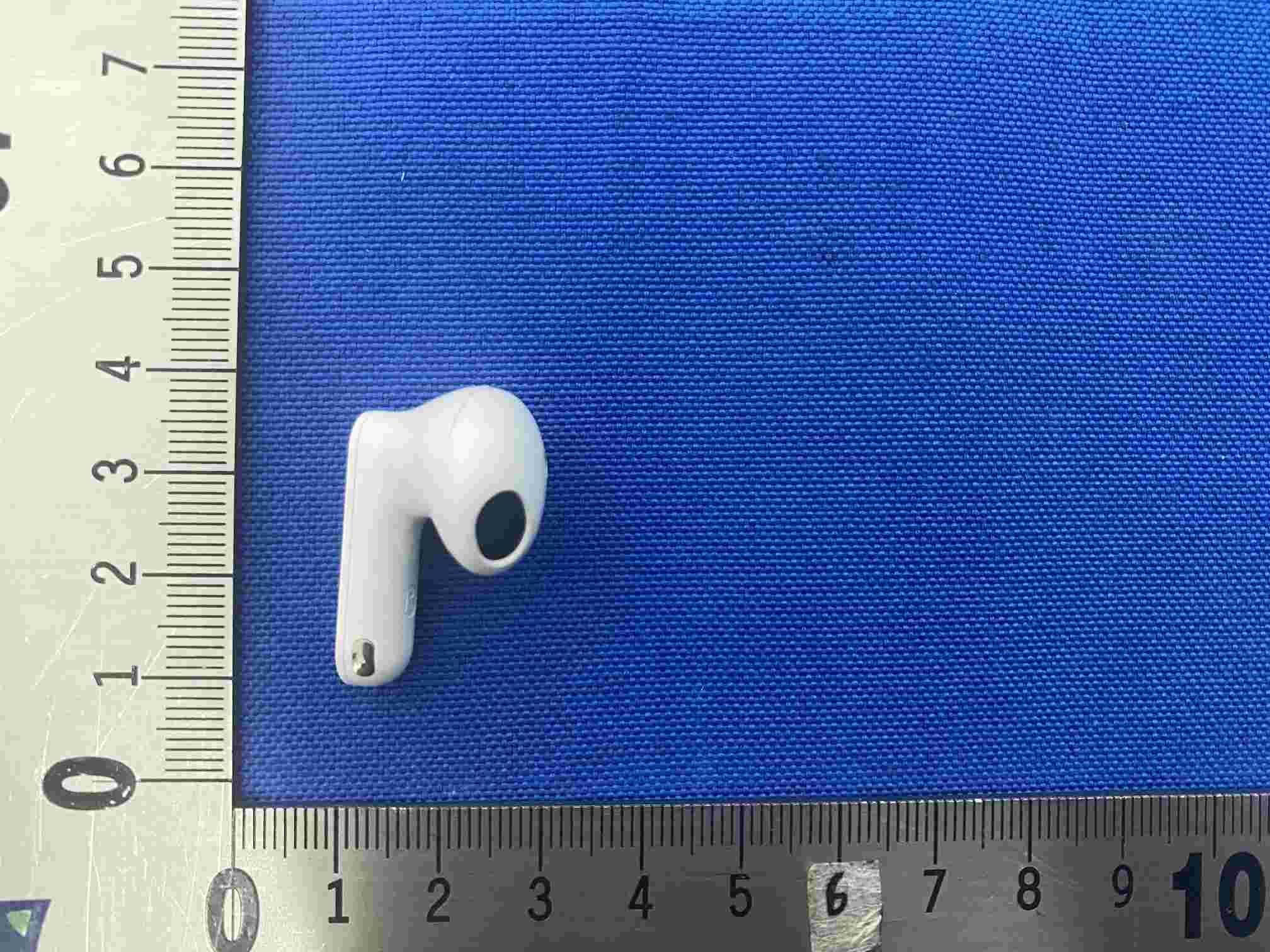 True Wireless Earbuds - FCC ID 2A6SW-ST01A - SMARTSOUND TECHNOLOGY CO.,LTD (2)