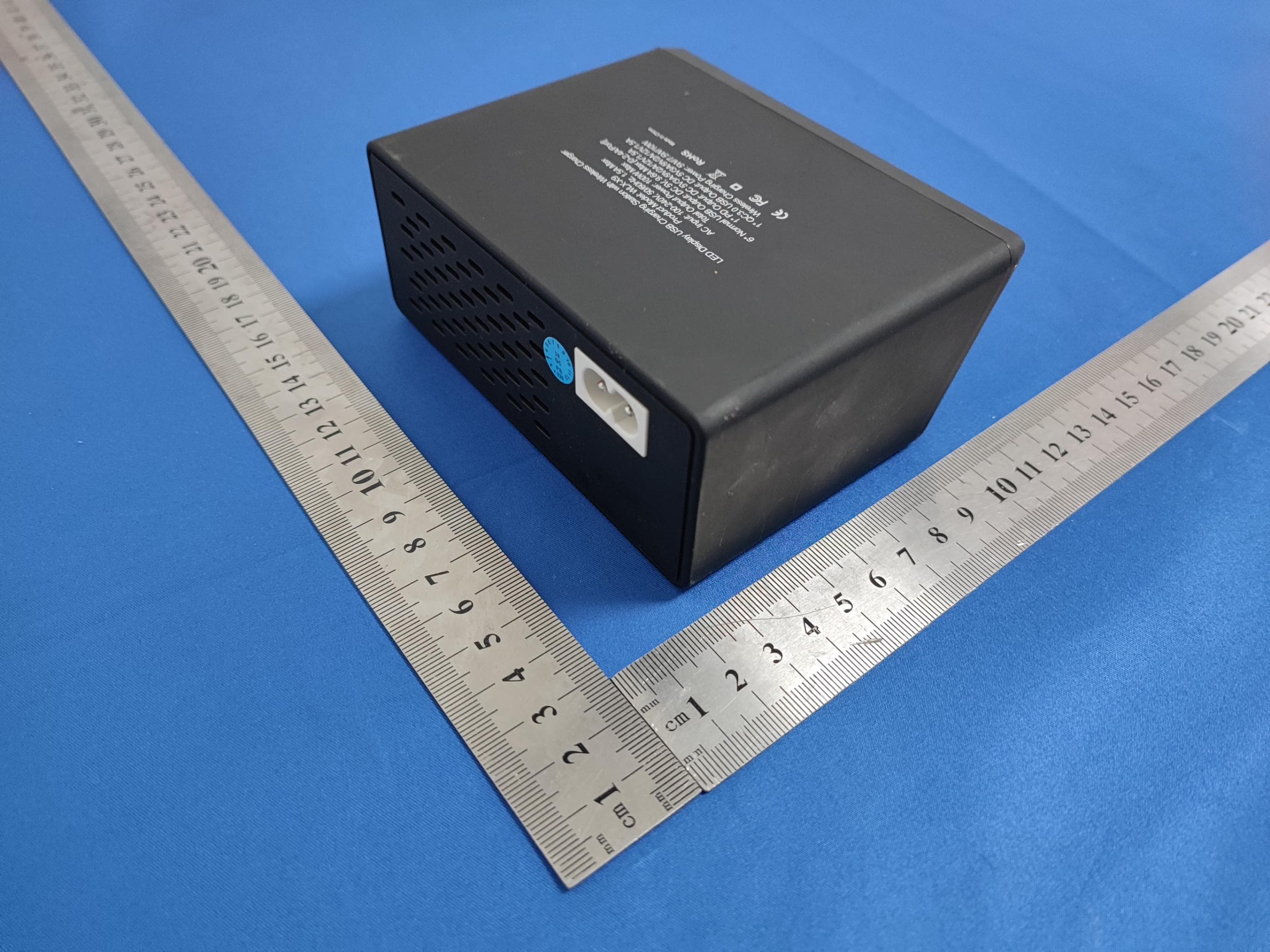9-port USB wireless display multi-function charger - FCC ID 2A6XS-X9 - Guangzhou Tai Rong Yi Technology Co. LTD (2)