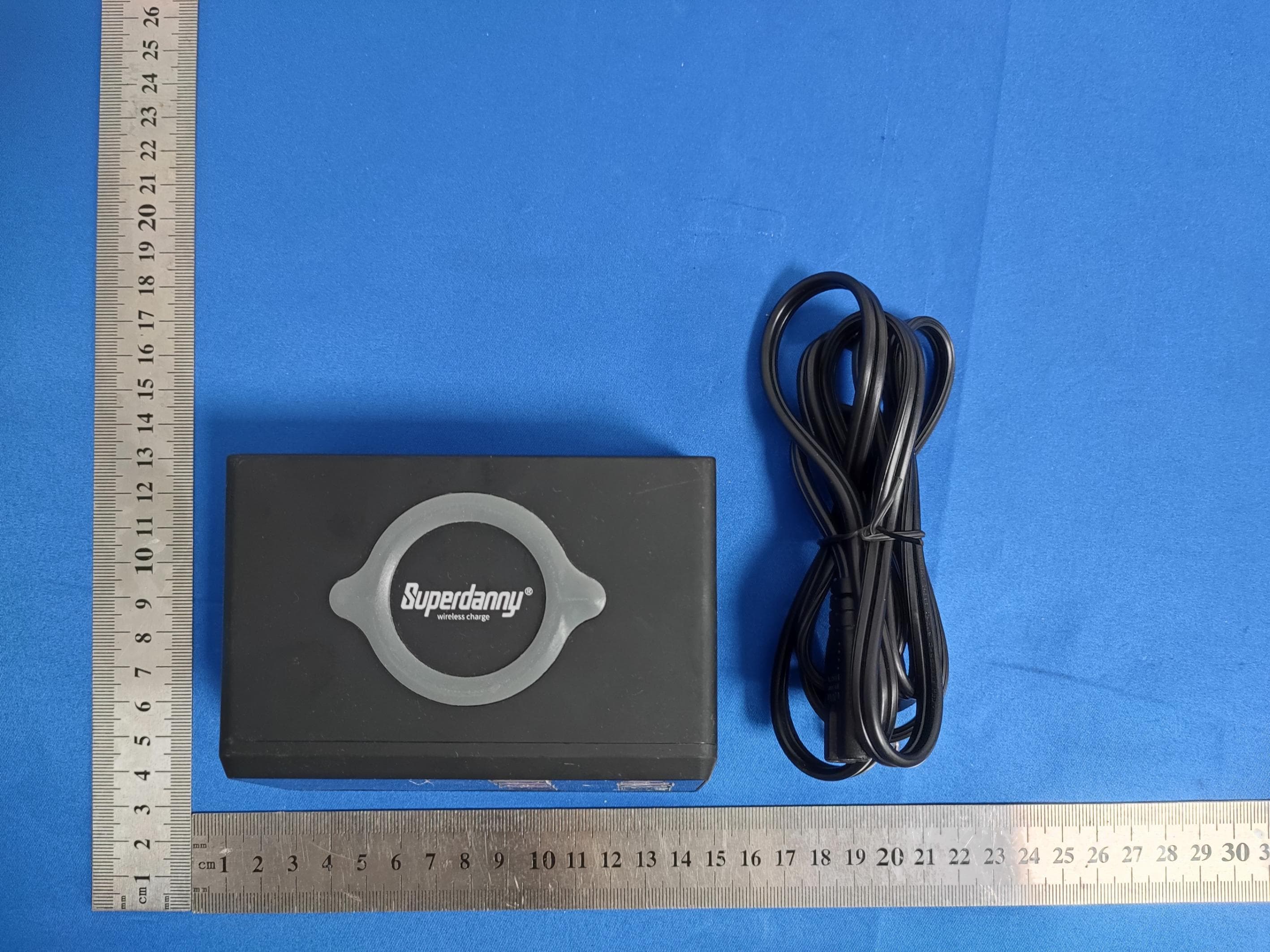 9-port USB wireless display multi-function charger - FCC ID 2A6XS-X9 - Guangzhou Tai Rong Yi Technology Co. LTD