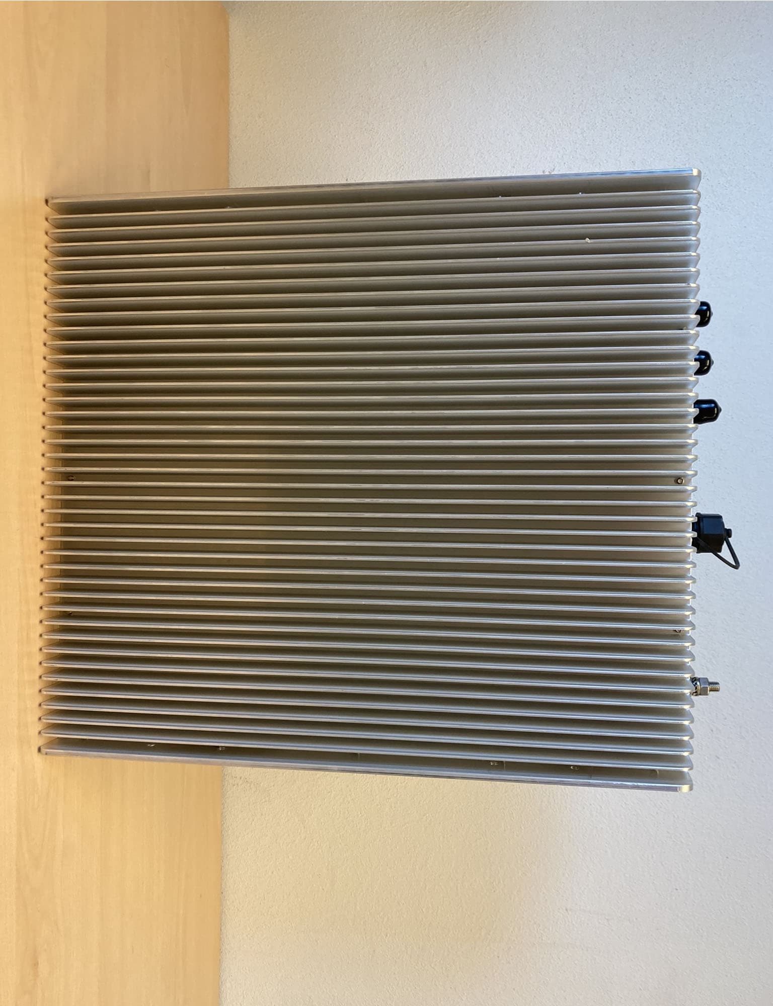 Band selective signal booster for improving radio coverage within confined areas with poor coverage - FCC ID 2A782-BRTS33-L2 - Semco Maritime A/S