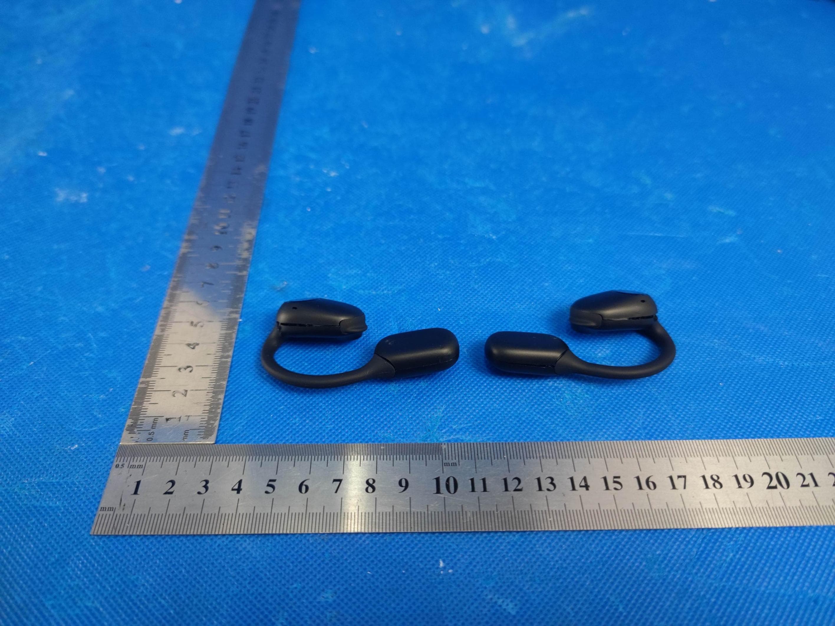 Wireless Earphone - FCC ID 2A7DX-AIRBUDS100 - DOKE COMMUNICATION (HK) LIMITED (4)