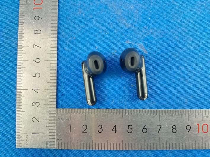 Wireless Earphones - FCC ID 2A7J2-GUTWSC2M - CG Mobile SAS