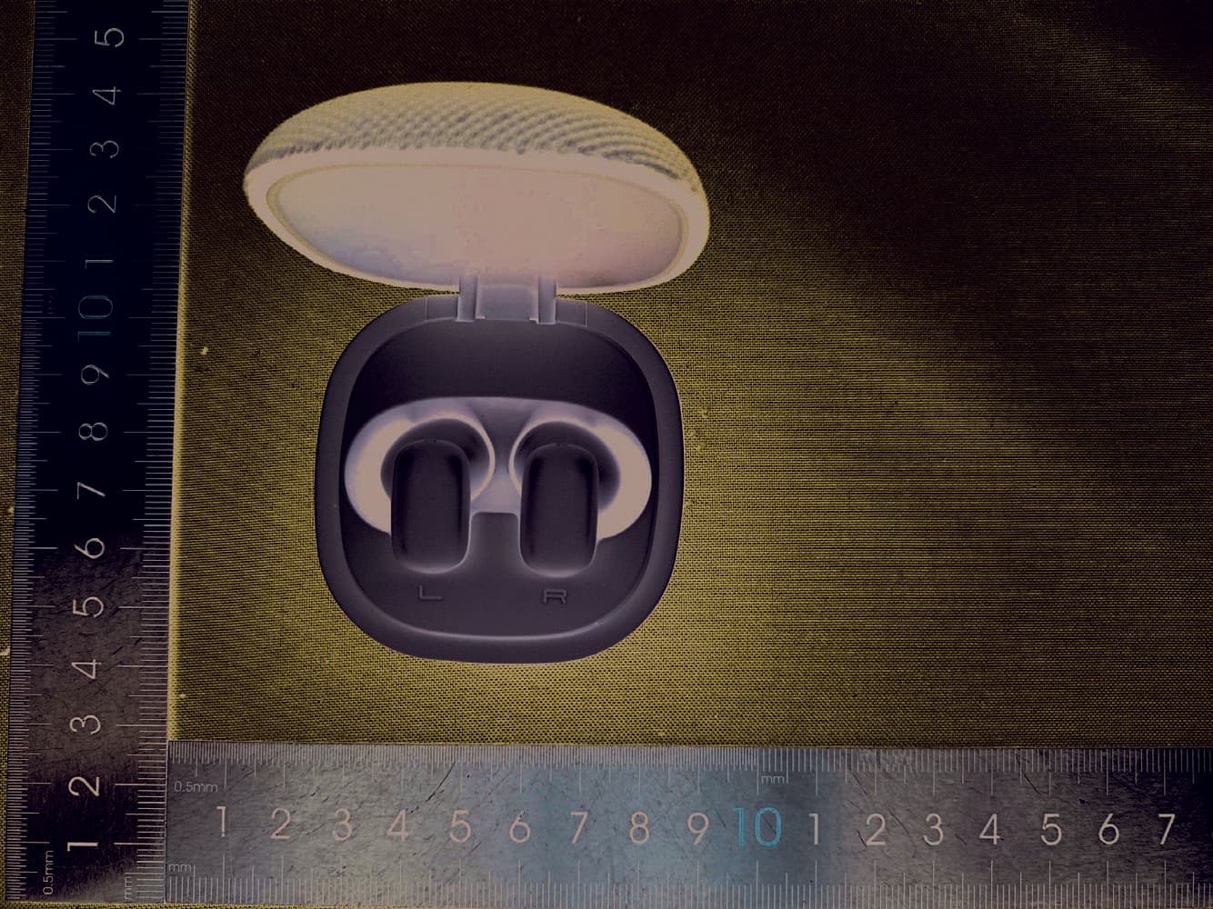 Wireless Earphones - FCC ID 2A7J2-TWS03B - CG Mobile SAS (4)