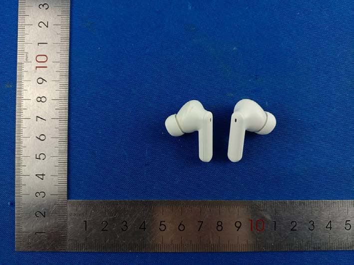 Wireless Earphones - FCC ID 2A7J2-TWST8N - CG Mobile SAS