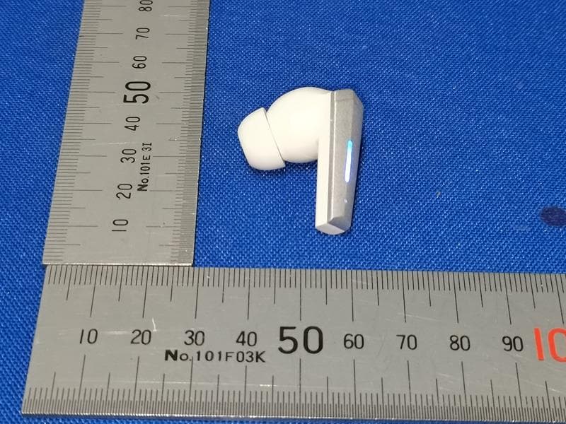 True Wireless Stereo Earphone - FCC ID 2A7NUBWGH0701 - Dong Guan GuanCheng Electronic Technology Co., Ltd (2)