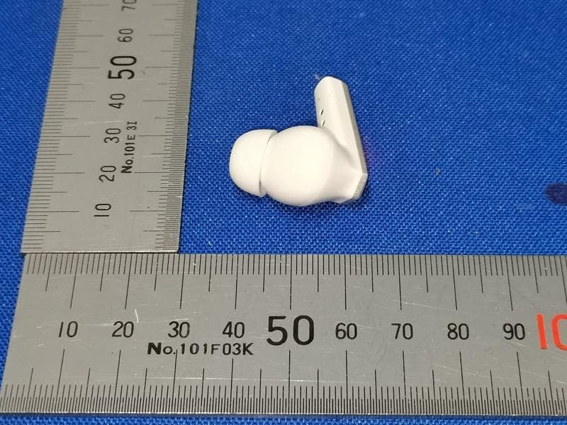 True Wireless Stereo Earphone - FCC ID 2A7NUBWGH0701 - Dong Guan GuanCheng Electronic Technology Co., Ltd (3)