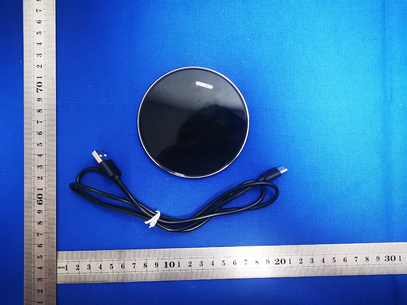 X8 acrylic wireless charger - FCC ID 2A7PE-X815 - Huizhou Yili Information Technology Co., Ltd. (2)