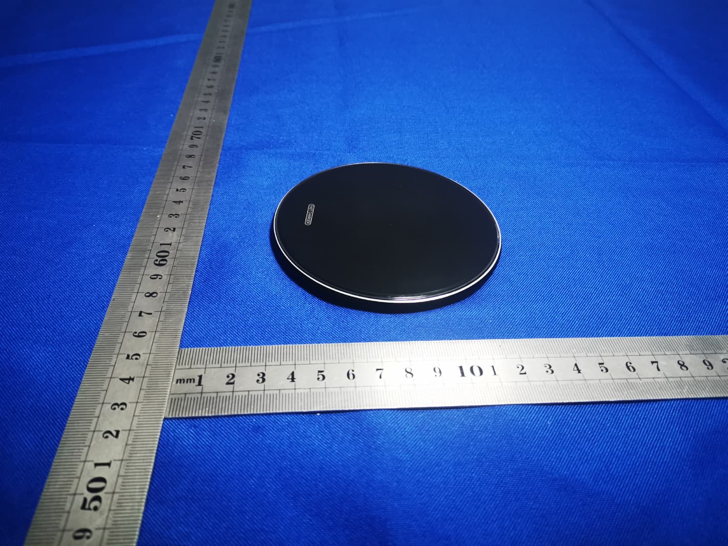 X8 acrylic wireless charger - FCC ID 2A7PE-X815 - Huizhou Yili Information Technology Co., Ltd. (3)