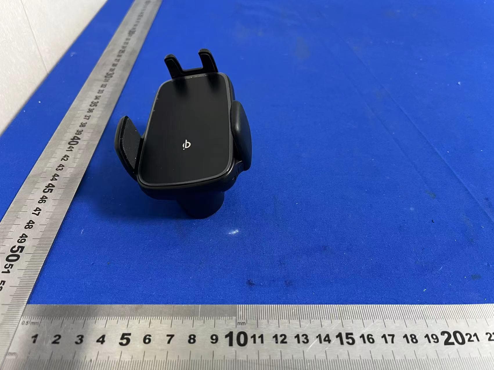 wireless charging car phone holder - FCC ID 2A7SW-M - Shenzhen Yiqizhao Technology Co.,Ltd (5)