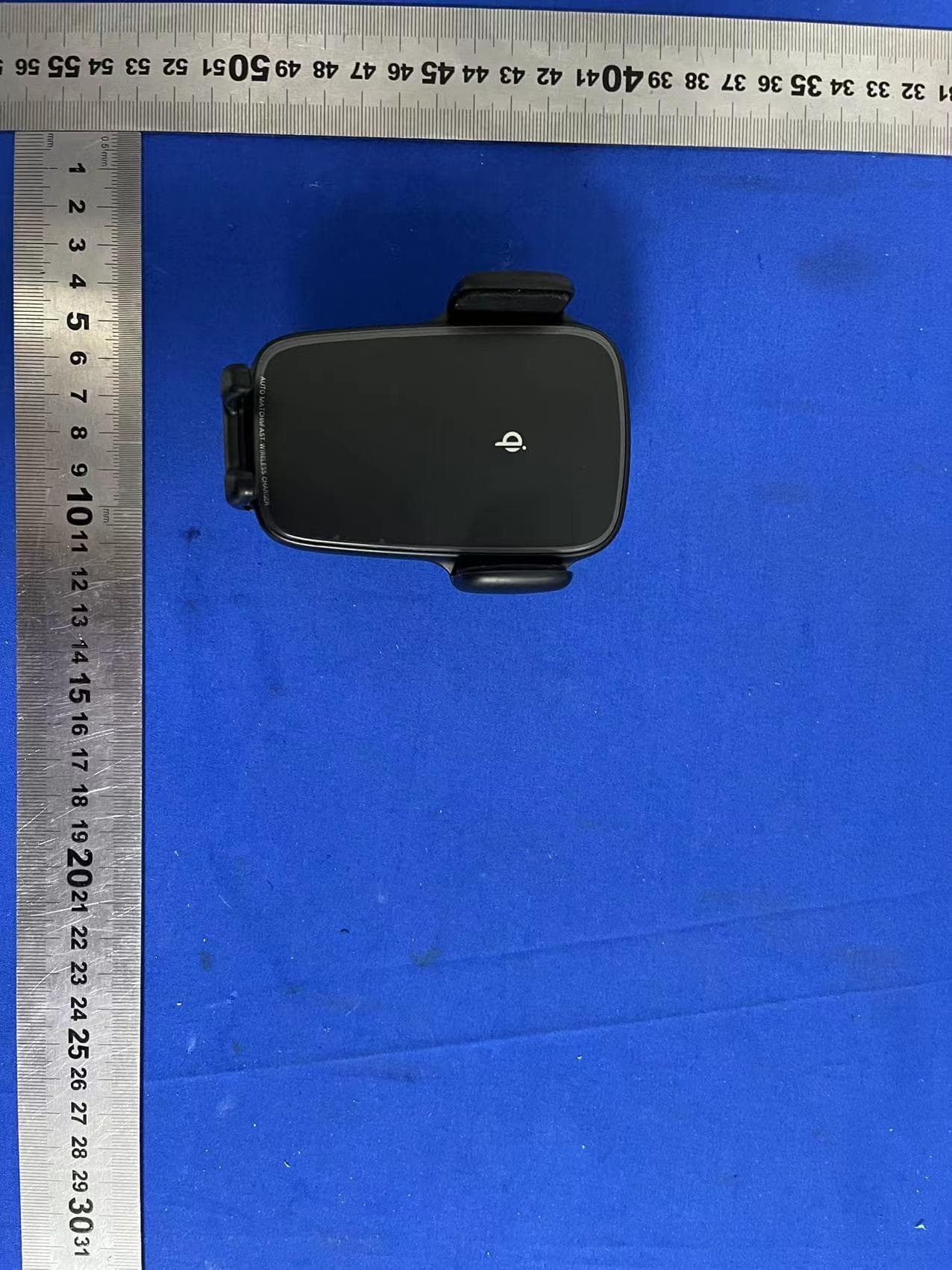wireless charging car phone holder - FCC ID 2A7SW-M - Shenzhen Yiqizhao Technology Co.,Ltd (2)