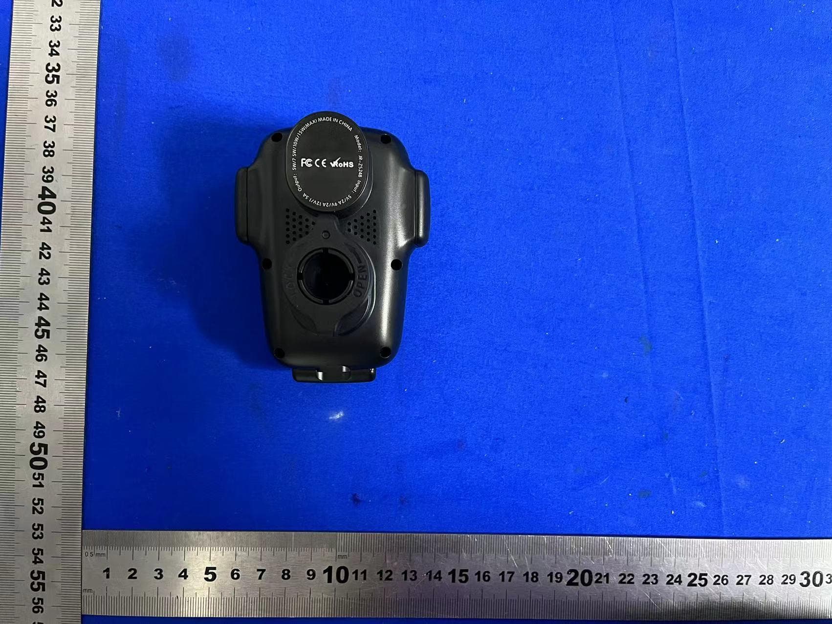 wireless charging car phone holder - FCC ID 2A7SW-M - Shenzhen Yiqizhao Technology Co.,Ltd
