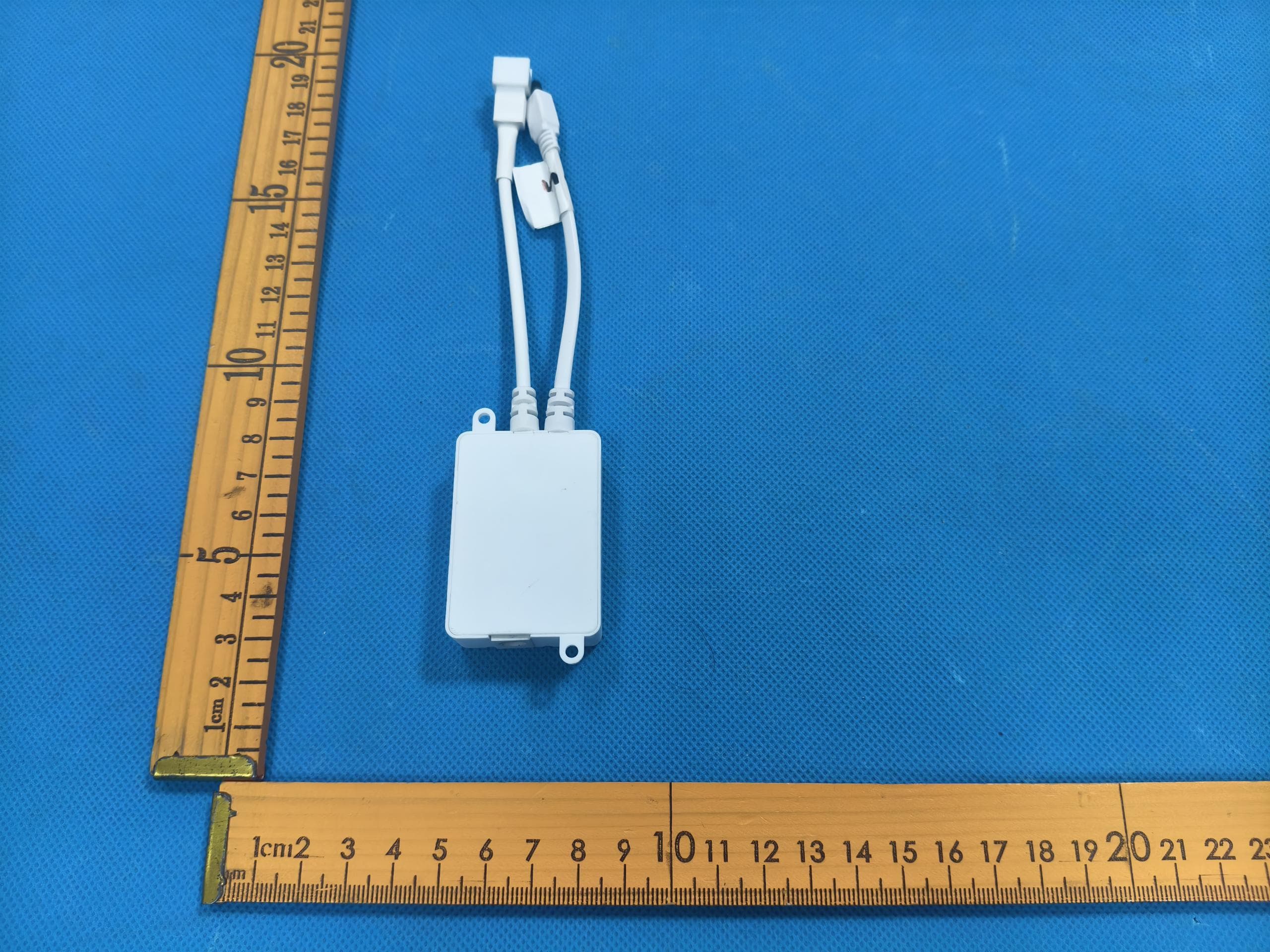 Strip light - FCC ID 2A7WU-D32133A - SHENZHEN DAYBETTER OPTO-ELECTRONICS CO.,LTD (3)