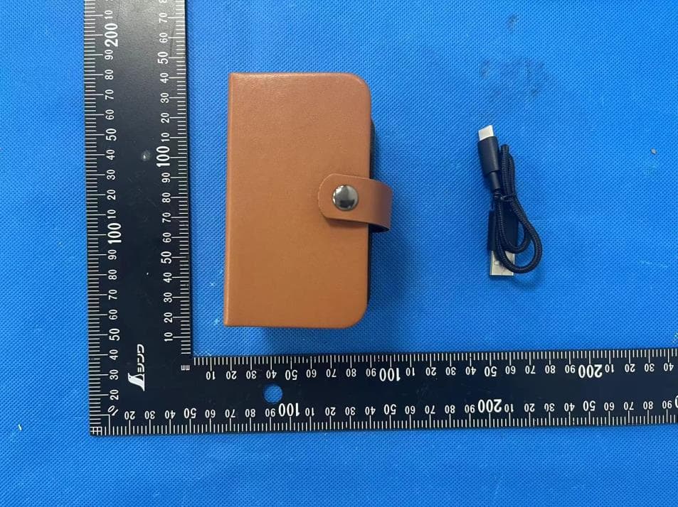Lumos Quad Charging Mat - FCC ID 2A7ZK-LAXBLNM - Lumos Labs International Pte Ltd (2)
