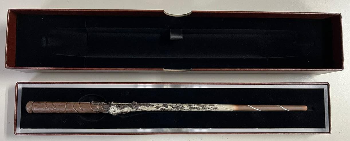 Harry Potter interactive wand - FCC ID 2A82K-WBMC22G1W - Warner Bros. Home Entertainment Inc.