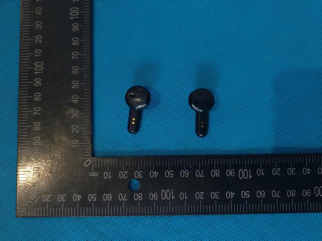 Wireless Bluetooth headset - FCC ID 2A82XGDA889K - Tomauri Inc. (2)