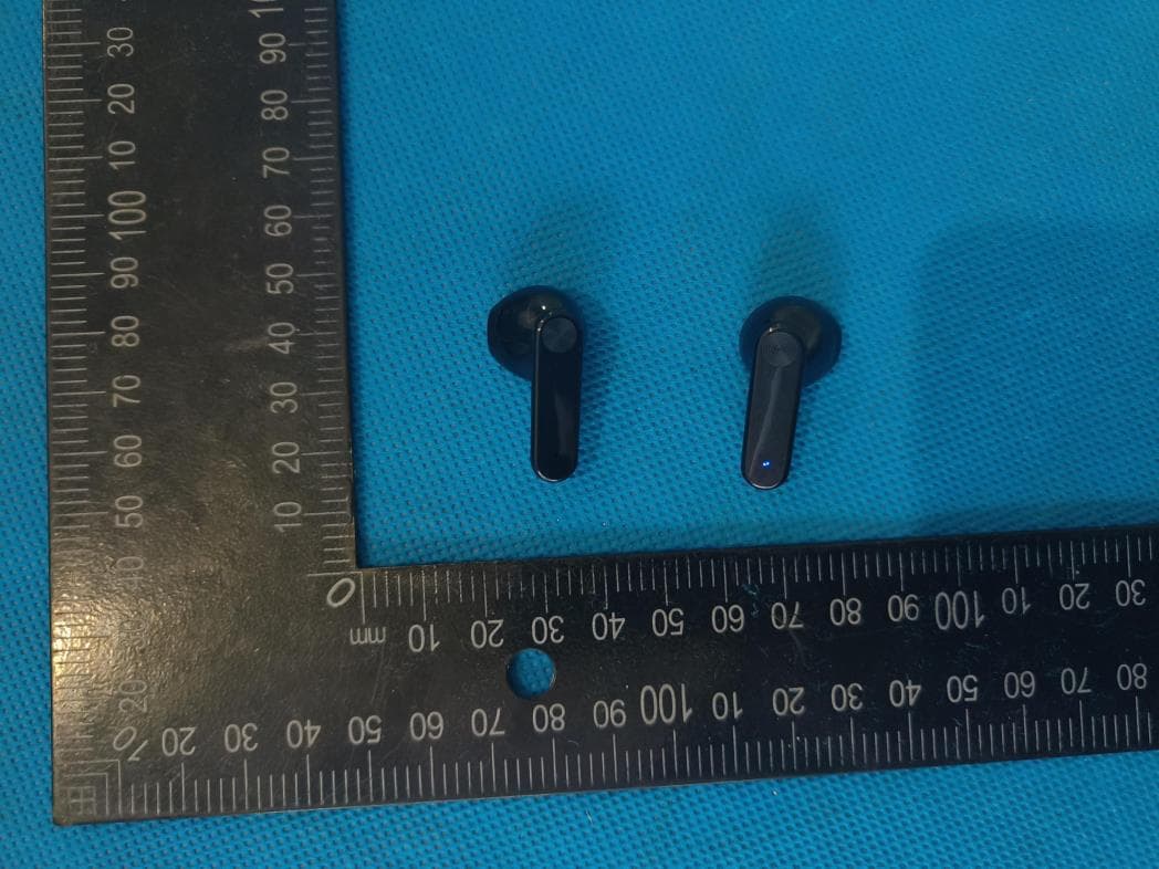 Wireless Bluetooth headset - FCC ID 2A82XGDA889K - Tomauri Inc.